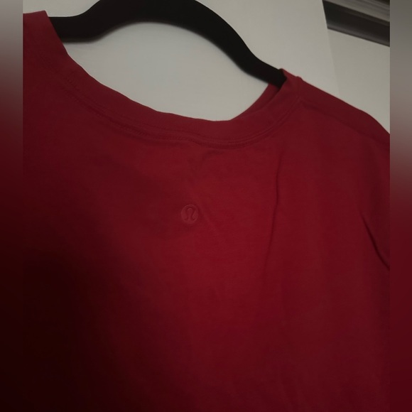 lululemon athletica Red Short Sleeve Tee Size 12 women’s - Picture 3 of 3